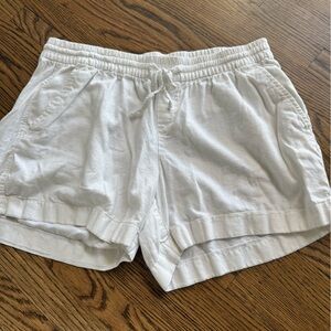 Like new! Old Navy Women's White Casual Shorts